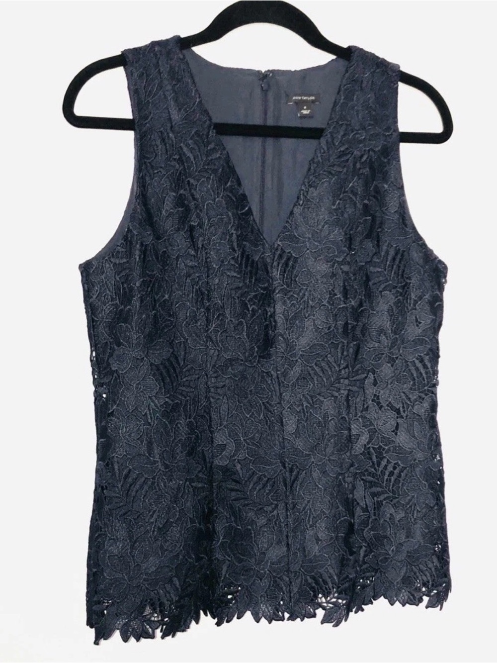 Ann Taylor Elegant Floral Lace Lined Tank Top Size 8 V-neck Midnight Blue